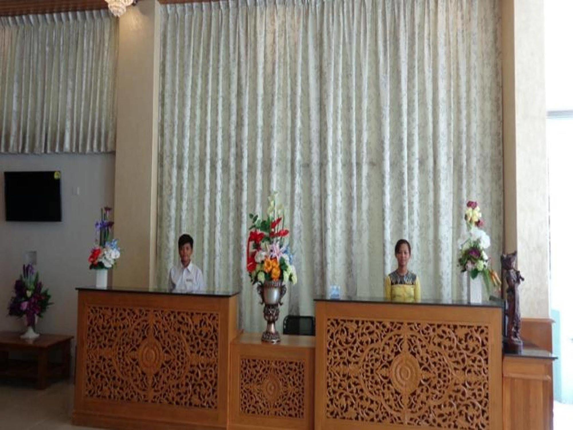 Royal Khattar Hotel Янгон Экстерьер фото